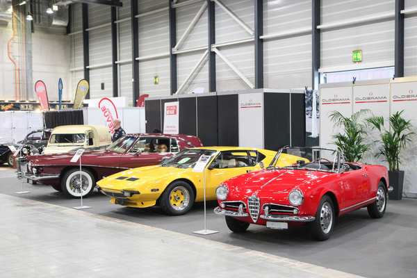 Diversität bei Oldierama - vom Alfa Romeo Giulietta Spider bis zum De Tomaso Pantera - Swiss Classic World Luzern 2021