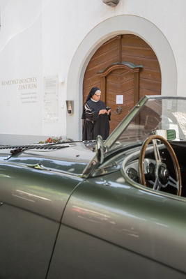 Doch lieber ein Beitritt ins Kloster ...