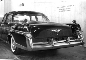 Dodge  (1956) - mit zwei koketten Lämpchen auf den Flossen - Genfer Autosalon 1956