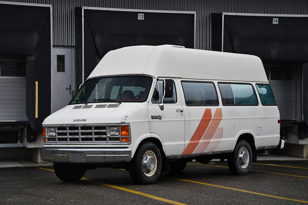 Bild: Dodge B-350 RAM Bus (1988) - gemeldet als Lot 108 für Versteigerung der Oldtimer Galerie Toffen vom 27. März 2021