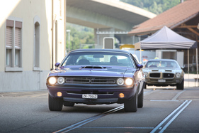 Bild Dodge Challenger (1971) - klassisches amerikanisches "Muscle Car" - V8-/I6-Hybridtreffen in der Motorworld Kemptthal 2021