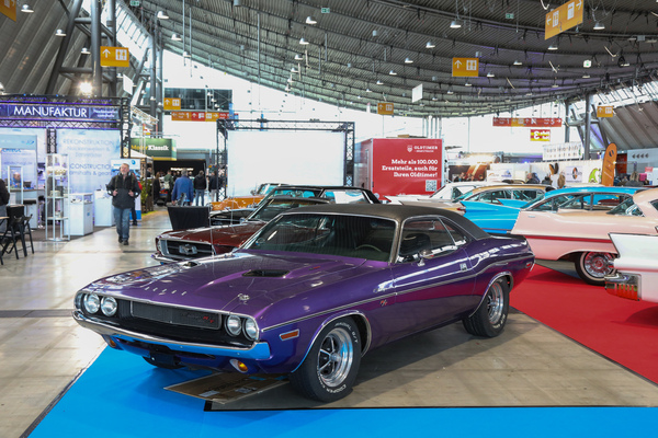 Dodge Challenger R/T (1970) - inmitten seiner amerikanischen Freunde in Halle 3 - 24. Retro Classics 2025