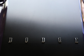 Dodge Challenger R/T 383 Magnum (1970) - Markenschriftzug auf der Motorhaube