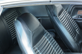 Dodge Challenger R/T 383 Magnum (1970) - integrierte Kopfstützen