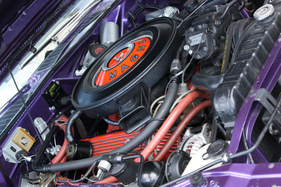 Dodge Challenger R/T 383 Magnum (1970) - trotz grossem Motorraum ist nicht viel Platz übrig