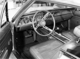 Dodge Charger (1968) - Lenkrad mit versenkter Nabe und gelochten Speichen - Genfer Autosalon 1968