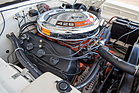 Der 426 Hemi hat mattschwarz lackierte Ventildeckel. Beim 440 sind sie wie der Motor orange.