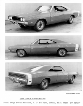 Nur für die Pressefotos bekam der Charger 500 Hemi die Radkappen des Dodge Polara.
