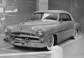 Dodge Coronet Cabriolet - breite, waagrechte Front- und Seitenstäbe geben diesem Dodge die nierige Linie - Genfer Autosalon 1951 (1951)