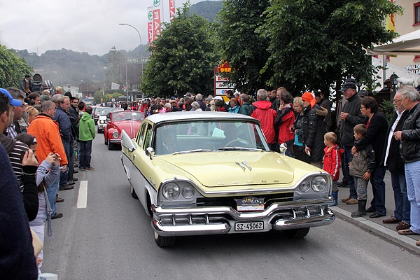 Dodge Custom Royal (1957) - Oldtimer in Obwalden OiO 2011 - Empfang in Giswil