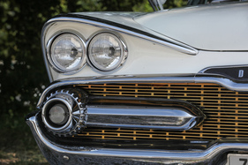 Dodge Custom Royal Lancer Convertible (1959) - die Scheinwerfer sitzen fast unter einem Augendeckel - Albisgütli Classic Cars & Bikes August 2022