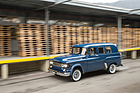 Dodge D100 Wagon (1966) – Lag 1966 für europäische Lieferwagen bei Einhundert die Schallgrenze, gibt es beim D100 noch etwas Luft nach oben.