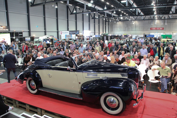 Dodge D11 Cabriolet Graber (1939) - als Lot 34 verteigert an der Auktion der Oldtimer Galerie anlässlich der Swiss Classic World Luzern am 25. Mai 2019
