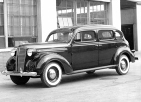 Dodge D5 7-Passenger Sedan (1937) - Mit sieben Sitzen