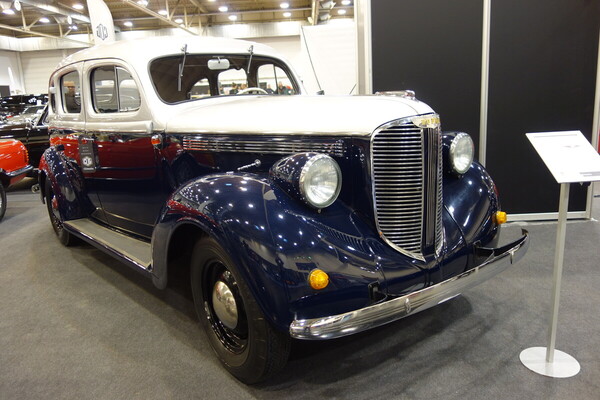 Dodge D8 Four-Door Sedan (1938) – angeboten für 29'900 € – Essen Motor Show 2023