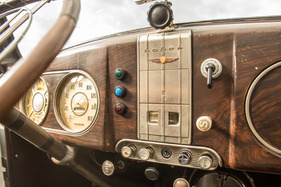 Dodge D8 Langenthal (1938) - Armaturenbrett vollständig aus Holz