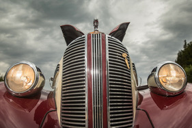 Dodge D8 Langenthal (1938) - Bei diesem Anblick würde man sich als Fussgänger wünschen, schnell das Weite zu suchen