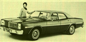 Dodge Monaco - 3,7-Liter-6-Zyl.-Motor - 110 HP (netto) - 1 Doppelvergaser - Für Station Wagons nicht lieferbar (1977)