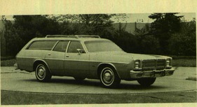 Dodge Monaco - 5,9-Liter-V8-Motor - 155 HP (netto) - 1 Doppelvergaser (1977)