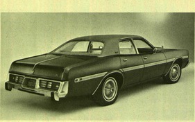 Dodge Monaco - 5,9-Liter-V8-Motor - 155 HP (netto) - 1 Doppelvergaser (1977)