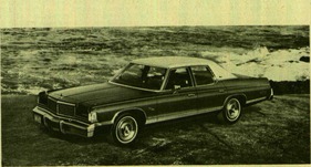 Dodge Royal Monaco - 5,2-Liter-V8-Motor - 150 HP (netto) - 1 Doppelvergaser - F¨r Station Wagon und Royal Monaco Brougham nicht lieferbar (1977)
