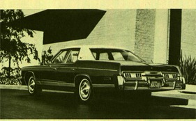Dodge Royal Monaco - 5,2-Liter-V8-Motor - 150 HP (netto) - 1 Doppelvergaser - F¨r Station Wagon und Royal Monaco Brougham nicht lieferbar (1977)