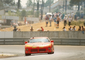 Dodge Viper RT/10 (1994) - Die Dodge Viper RT/10 mit Nummer #12 bei Arnage auf dem Weg zum dritten Platz innerhalb der GT1 Klasse nach den beiden Dauer Porsche 962