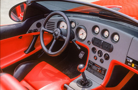 Dodge Viper RT/10 Konzeptfahrzeug (1989) - geschmackvoll aufgemachtes Cockpit, man beachte den Baseball als Schaltknauf