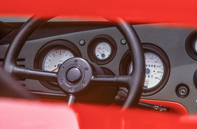 Dodge Viper RT/10 Konzeptfahrzeug (1989) - schön gezeichnete Instrumente, Öldruck zwischen Tacho und Drehzahlmesser