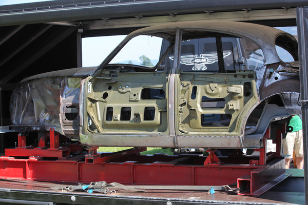 Dönni Classic Car zeigte einen in Restaurierung begriffenen Jaguar ... - British Car Meeting BCM in Mollis 2019