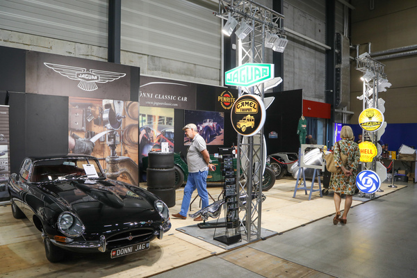 Dönni Classic Cars showed, among other things, this beautiful Jaguar E-Type Series 1 - Swiss Classic World Lucerne 2023