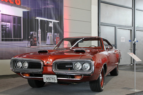Doge Coronet Super Bee (1970) - 8,4 Liter Hubraum ergeben hier 625 PS - Motorworld Classics Bodensee 2019