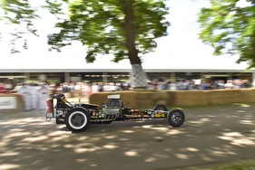 Don Garlits im Swamp Bat 1B Dragster - Goodwood Festival of Speed 2015