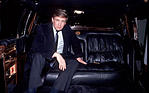 Donald Trump in der Cadillac Trump Golden Series Limousine (1988) - als Lot 087 an der Bonhams Versteigerung am Goodwood Members Meetting 2017