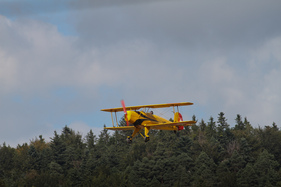 Doppeldecker im Anflug - Oldtimerclassic Hittnau 2014