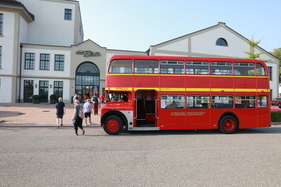 Doppeldeckerbus Bristol Lodekka (Low-Decker), beliebt aufgrund des niedrigeren Dachs und stufenlosen Einstiegs für Überlandlinien. In Safenwil als Shuttle eingesetzt - Oldtimer Grand Prix Safenwil 2025