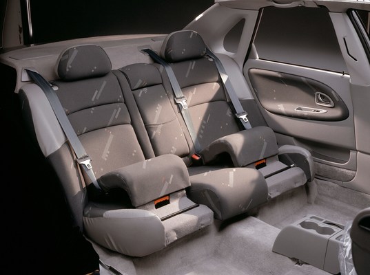 Doppelte integrierte Kindersitze wurden mit dem Volvo S40 im Jahr 1995 eingeführt