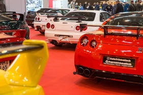 Doppelte runde Rückleuchten sind nicht nur bei Ferrari ein wiederkehrendes Merkmal – Techno Classica 2024