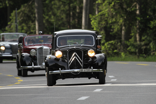 Bild: Dorfgruppe - Citroën Traction Avant - Lenzerheide Motor Classics 2017