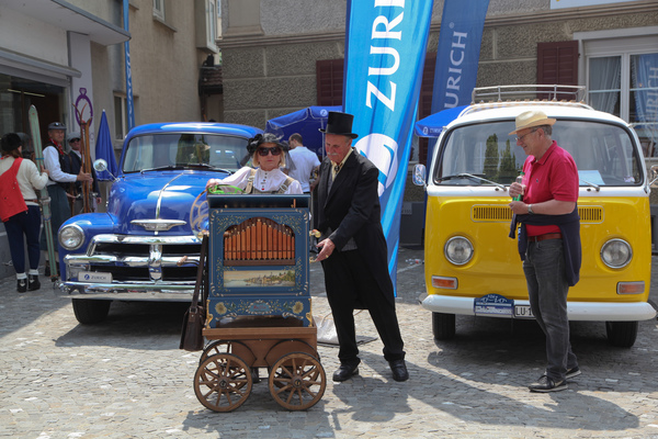 Drehorgel als musikalische Untermalung - Oldtimer in Obwalden (O-iO) 2018