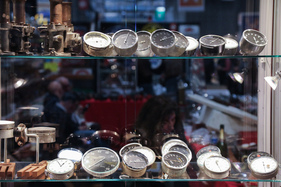 Drehzahlmesser, Uhren und andere Instrumente – Rétromobile Paris 2025