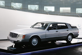 Bild Drei Antriebskonzepte wurden erprobt - V8-Benziner mit Zylinderabschaltung, V6-Turbodiesel und Gasturbine -  Mercedes Benz Auto 2000