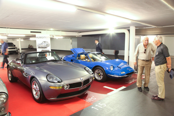 Three decades separate the BMW Z8 and the Dino 246 GTS - they are both highly sought-after - Auction of the classic car gallery at the Dolder Grand Hotel 2017