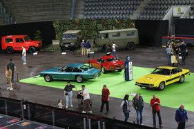 Drei Generationen Monteverdi-Coupés im Kontrast zu den Militärfahrzeugen von Monteverdi - 5. Old Wheels Biel/Bienne 2024 Drei Generationen Monteverdi-Coupés im Kontrast zu den Militärfahrzeugen von Monteverdi - 5. Old Wheels Biel/Bienne 2024