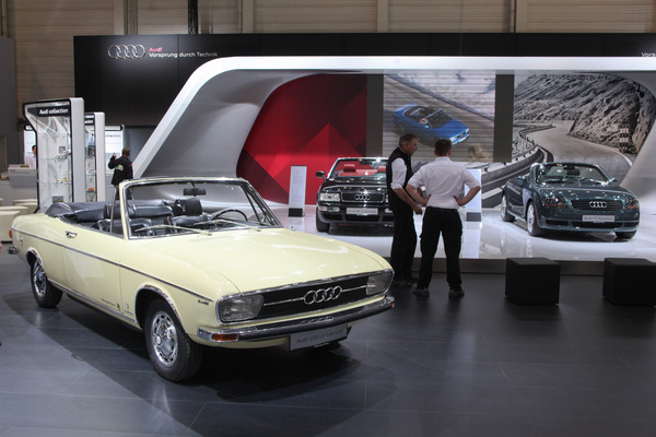 Bild Drei Jahrzehnte Audi-Cabriolets, links der 100 LS von 1969, daneben das Audi (80) Cabriolet, rechts der TT Roadster - Techno Classica 2015