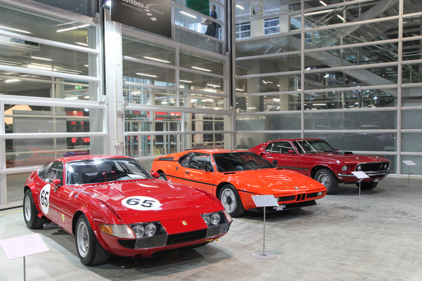 Bild: Drei Rennwagen aus der autobau Erlebniswelt Romanshorn - Auto Zürich 2021