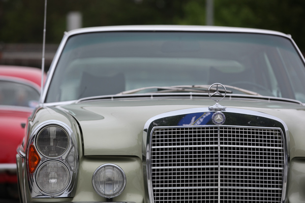 Drei Scheinwerfer für die Mercedes-Benz Limousine - Dolder Classics Mai 2018