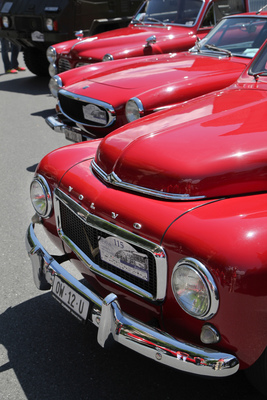 Drei Volvo-Baureihen, alle in der Sicherheitsfarbe Rot - Oldtimer in Obwalden (O-iO) 2019