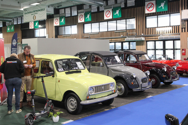 Dreimal Kultmobile aus Frankreich - ein Renault 4 und zwei Citroën 2 CV - Rétromobile Paris 2022