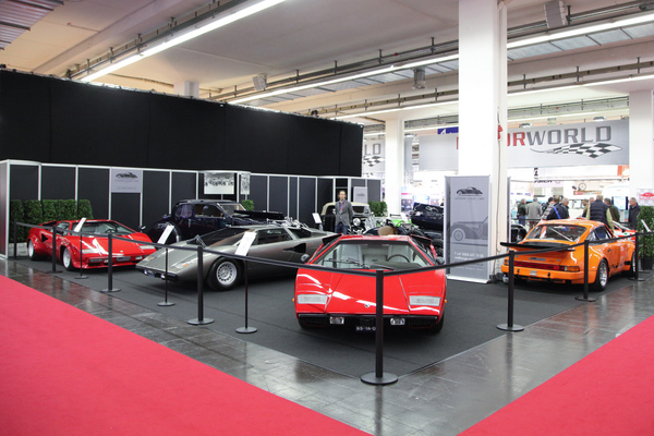 Dreimal Lamborghini Countach auf dem Stand von Lutziger Classic Cars - gesehen an der Techno Classica 2016
